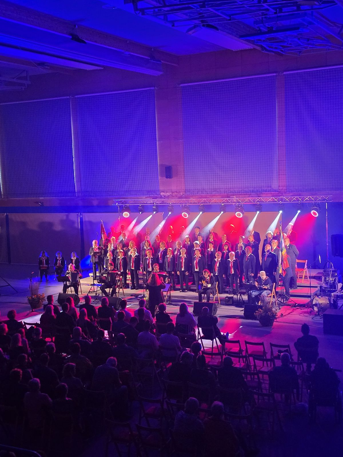 Zborovski koncert z osvetlitvijo odra